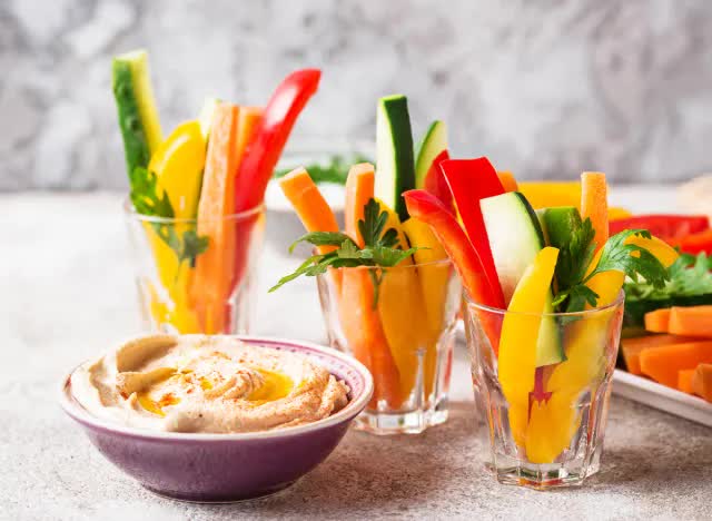 Sau tuổi 60 bụng dễ 'ph&igrave;nh' d&ugrave; ăn &iacute;t: Gợi &yacute; 3 m&oacute;n ăn nhẹ mỗi ng&agrave;y gi&uacute;p "xẹp bụng" m&agrave; kh&ocirc;ng cần tập thể dục- Ảnh 5.