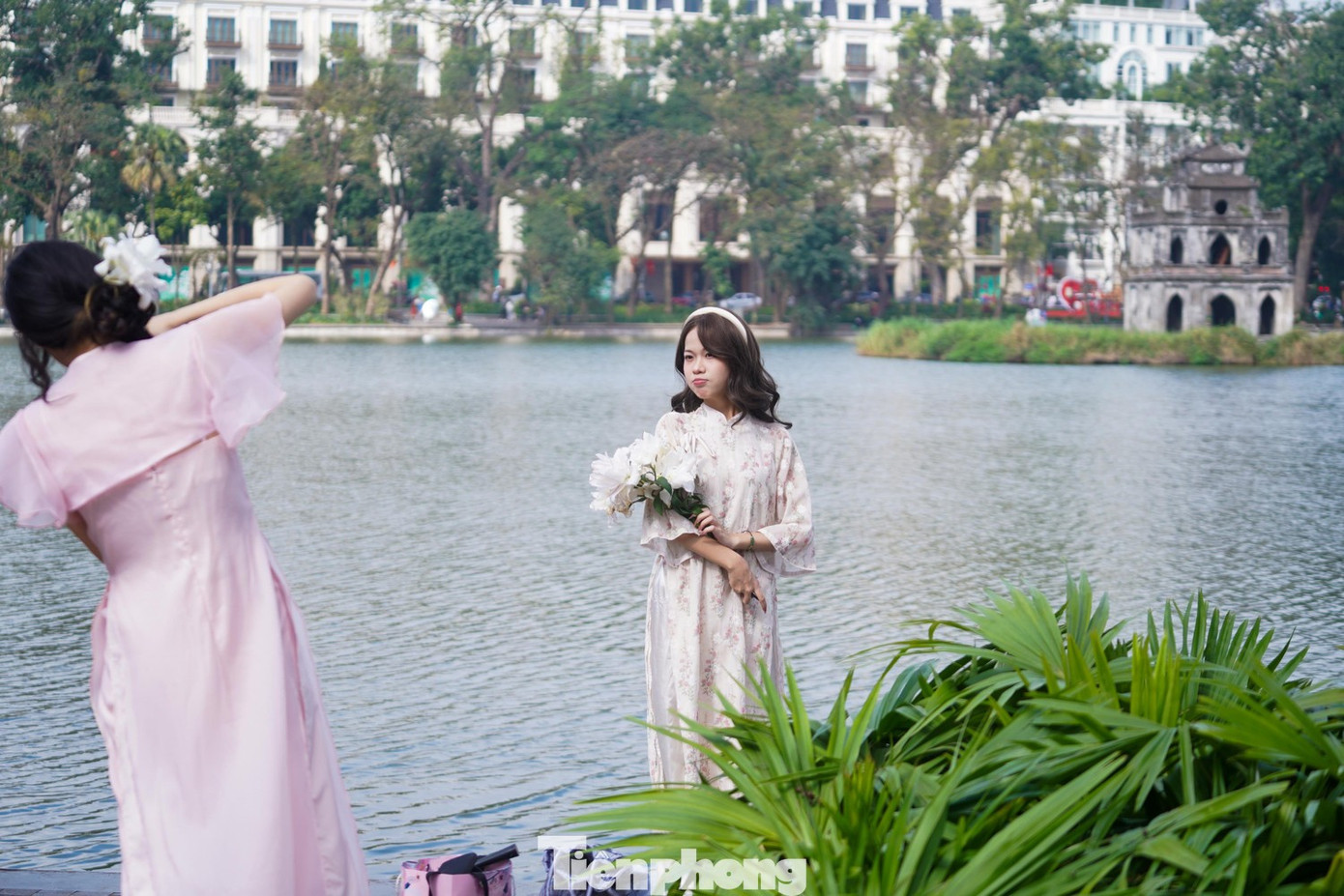 Miền Bắc nắng nhẹ trước khi chuyển nồm ẩm- Ảnh 1.