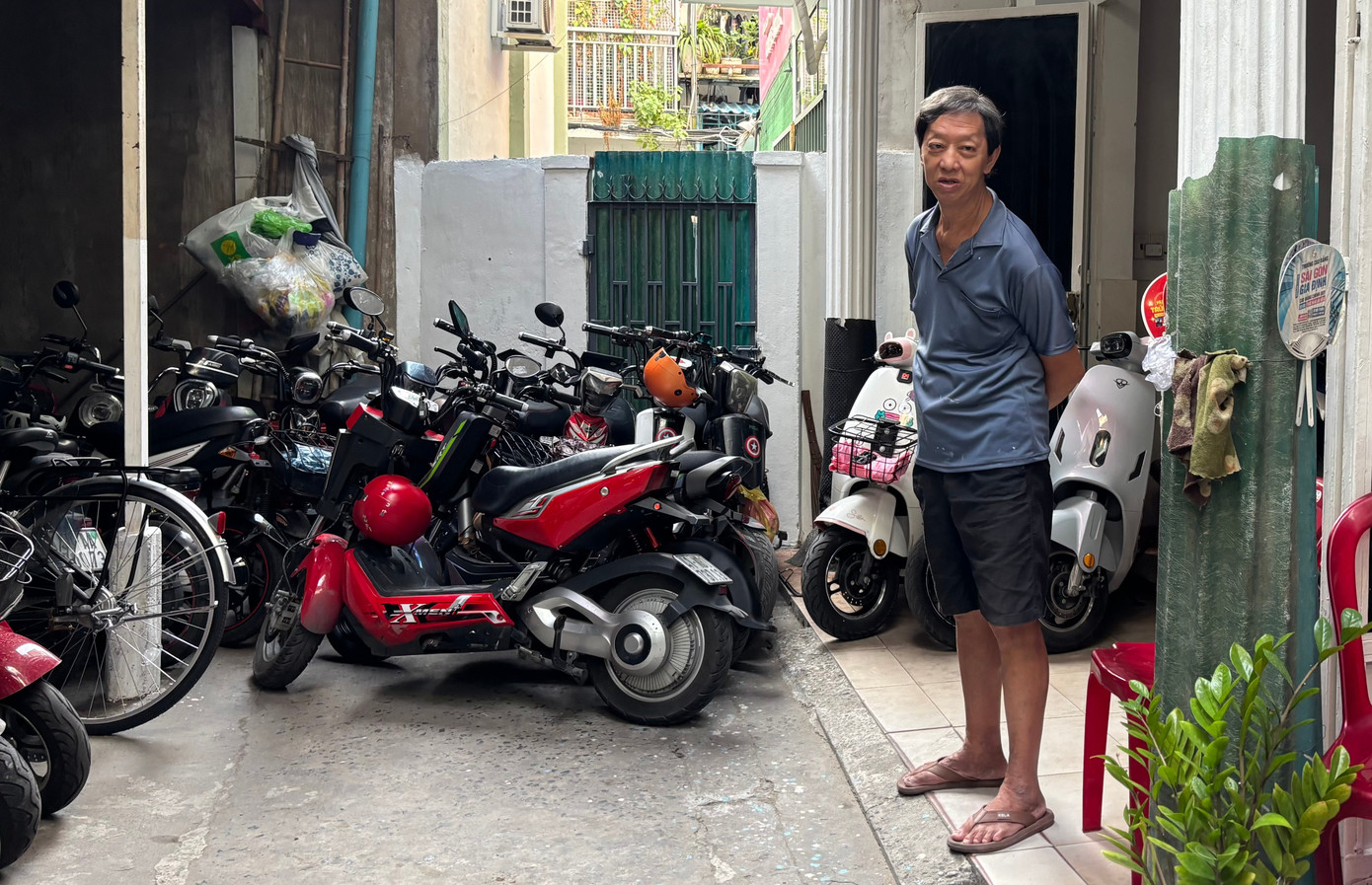 Sinh vi&ecirc;n nh&aacute;o nh&aacute;c v&igrave; b&atilde;i xe bất ngờ đ&oacute;ng cửa, trường đại học chuyển hướng học online- Ảnh 5.