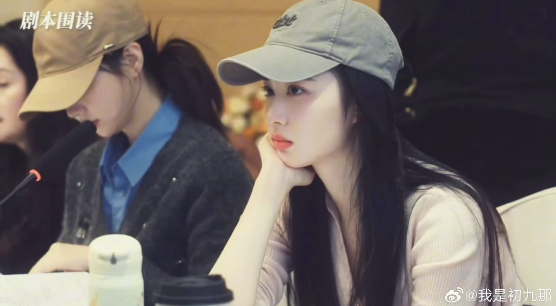 10 nữ thần mặt mộc đẹp nhất Trung Quốc: Địch Lệ Nhiệt Ba xếp sau Vương Sở Nhi&ecirc;n, hạng 1 soi cả ng&agrave;y kh&ocirc;ng ra khuyết điểm- Ảnh 2.