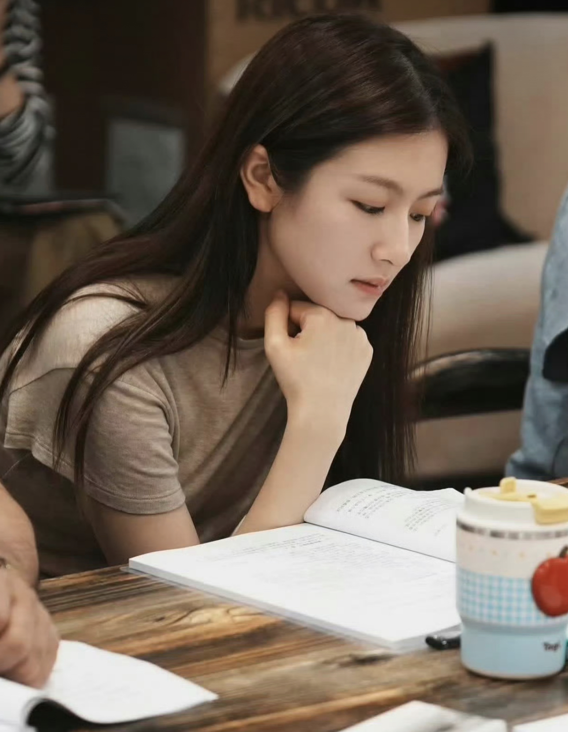 10 nữ thần mặt mộc đẹp nhất Trung Quốc: Địch Lệ Nhiệt Ba xếp sau Vương Sở Nhi&ecirc;n, hạng 1 soi cả ng&agrave;y kh&ocirc;ng ra khuyết điểm- Ảnh 4.