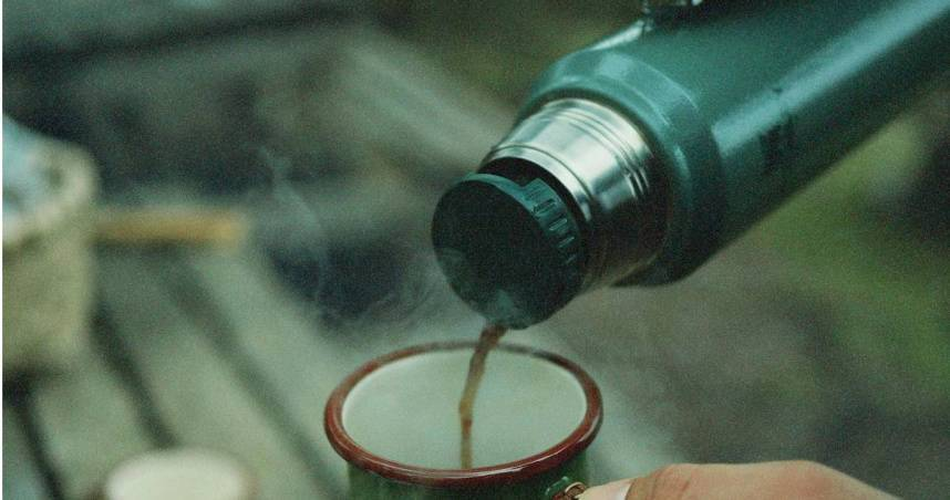 4 loại nước để l&acirc;u trong b&igrave;nh giữ nhiệt c&oacute; thể trở th&agrave;nh "ổ vi khuẩn", nu&ocirc;i tế b&agrave;o ung thư- Ảnh 1.