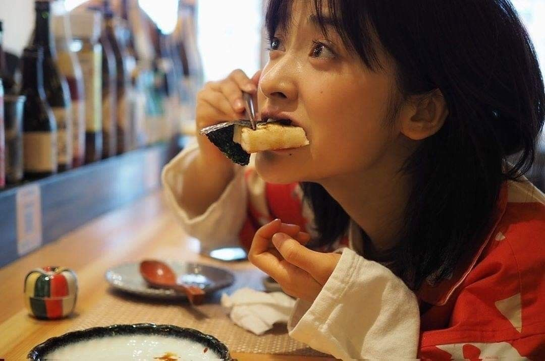 V&igrave; sao nhiều người đ&oacute;i ngay sau khi tắm? B&aacute;c sĩ giải th&iacute;ch t&iacute;n hiệu thật sự m&agrave; cơ thể đang gửi đi- Ảnh 2.