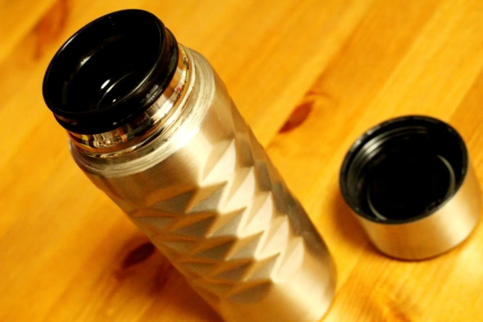 4 loại nước để l&acirc;u trong b&igrave;nh giữ nhiệt c&oacute; thể trở th&agrave;nh "ổ vi khuẩn", nu&ocirc;i tế b&agrave;o ung thư- Ảnh 2.