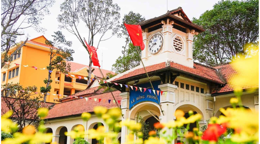 Ng&ocirc;i trường c&oacute; nhiều giải học sinh giỏi lớp 12 nhất TP.HCM năm 2026, l&agrave; trường THPT đầu ti&ecirc;n đưa AI v&agrave;o giảng dạy- Ảnh 1.