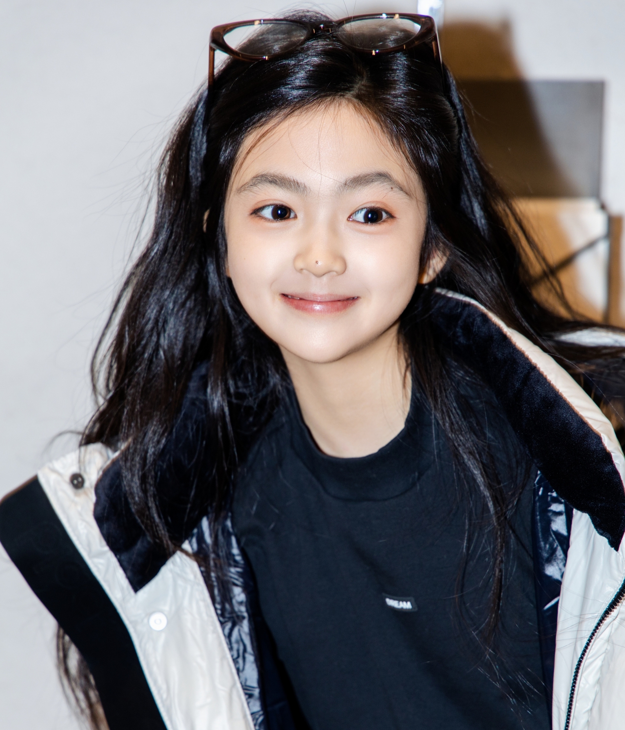 Hiếm lắm mới c&oacute; c&ocirc; b&eacute; 12 tuổi đ&atilde; ra d&aacute;ng mỹ nh&acirc;n: Nhan sắc bạc tỷ kh&ocirc;ng mua nổi, 1 năm đ&oacute;ng 12 phim qu&aacute; đỉnh- Ảnh 5.