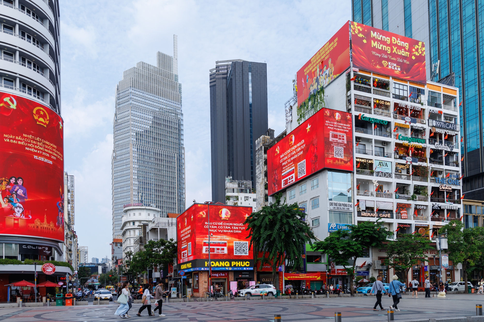 Th&agrave;nh phố rực đỏ cờ hoa, kh&ocirc;ng kh&iacute; Ng&agrave;y hội bầu cử đang đến rất gần!- Ảnh 16.