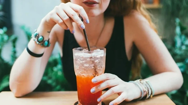 Loại nước "ph&aacute; gan, hại thận" nhanh hơn cả rượu bia, nhiều người Việt lại th&iacute;ch m&ecirc;, uống mỗi ng&agrave;y m&agrave; kh&ocirc;ng hay biết- Ảnh 2.