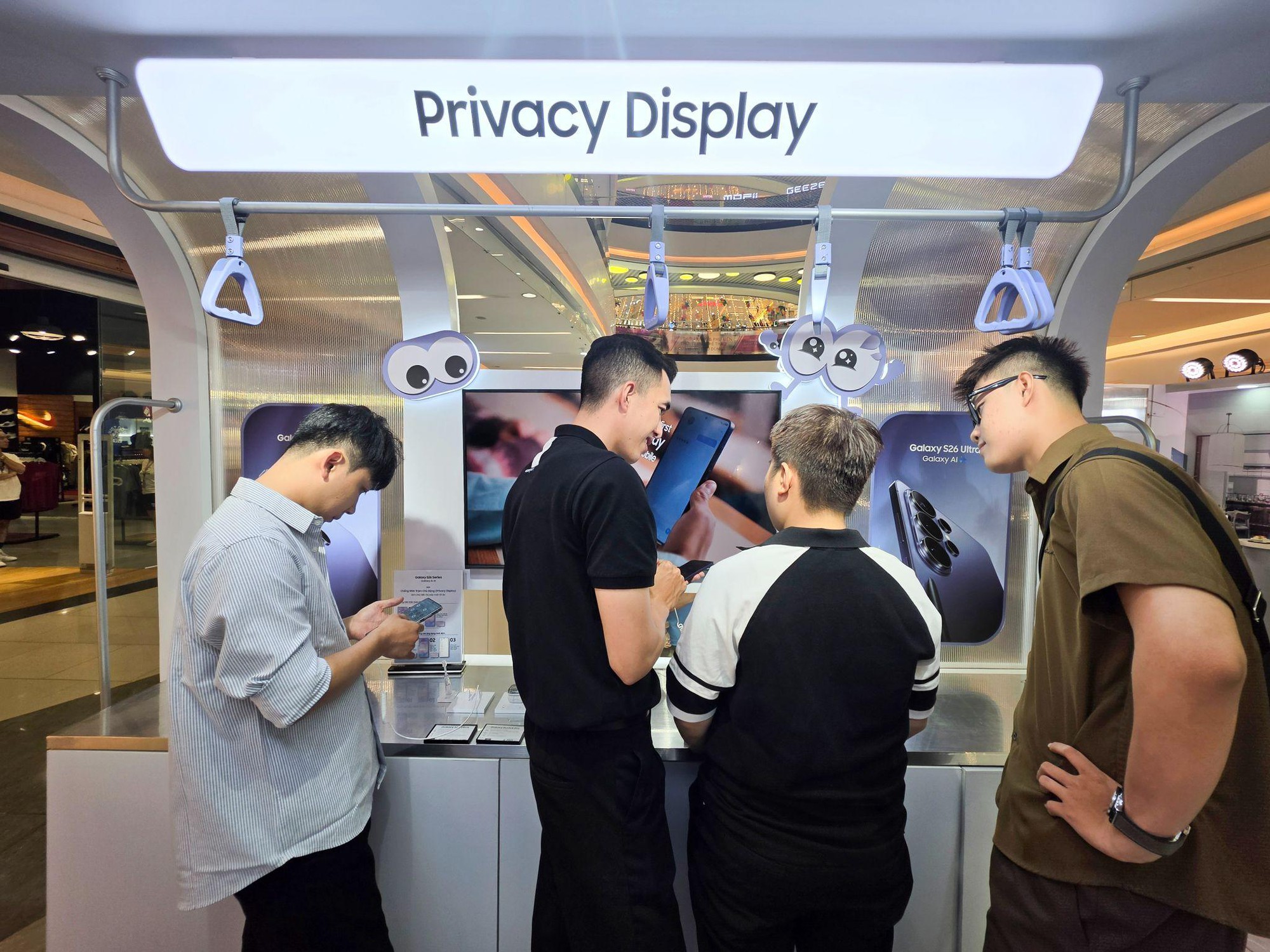 Galaxy S26 Series &ldquo;đổ bộ&rdquo; Vạn Hạnh Mall: &ldquo;Tọa độ mới&rdquo; đỉnh miễn b&agrave;n được d&acirc;n t&igrave;nh nườm nượp- Ảnh 3.