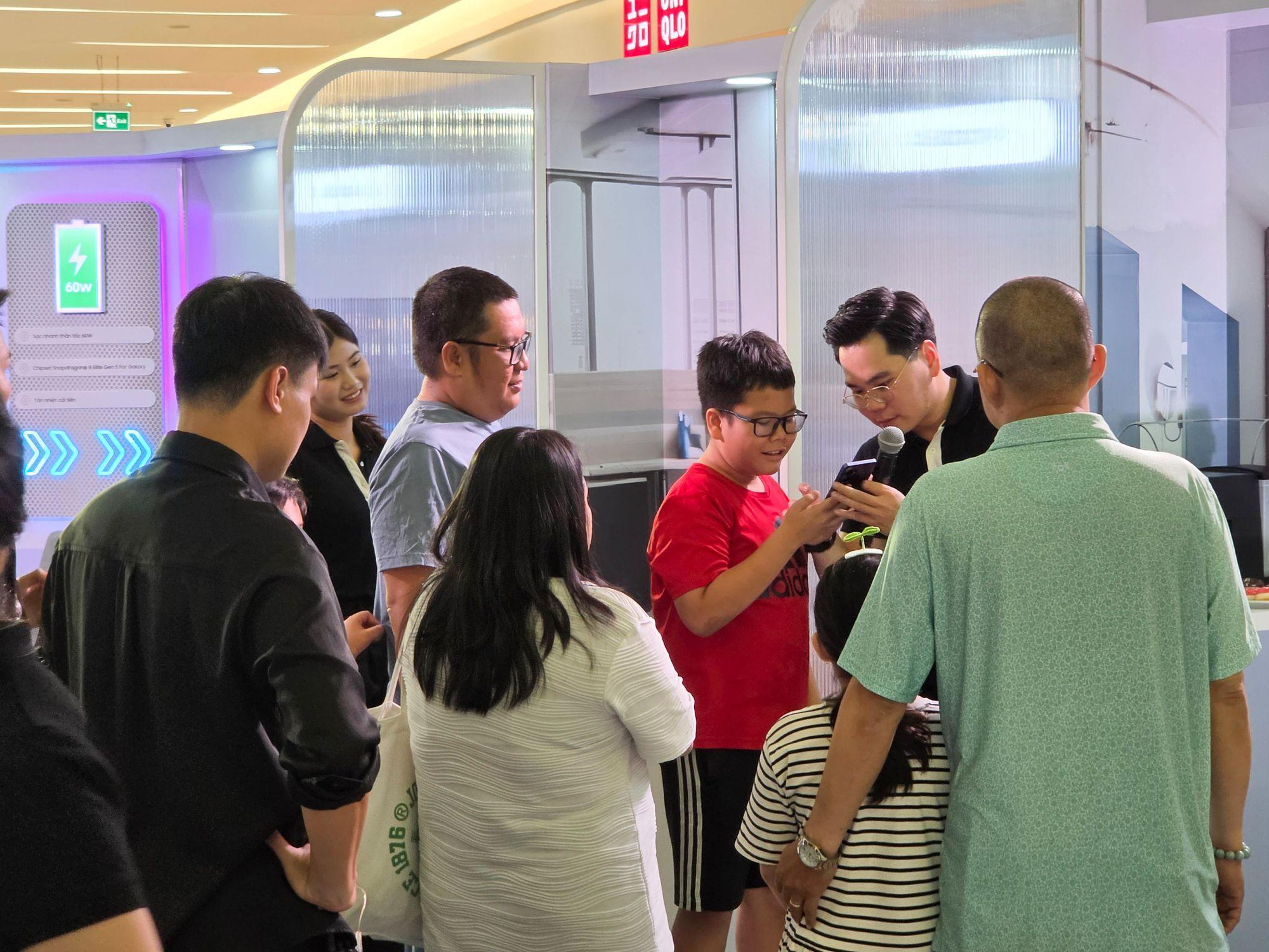 Galaxy S26 Series &ldquo;đổ bộ&rdquo; Vạn Hạnh Mall: &ldquo;Tọa độ mới&rdquo; đỉnh miễn b&agrave;n được d&acirc;n t&igrave;nh nườm nượp- Ảnh 6.