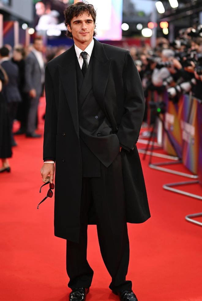 Jacob Elordi: &Ocirc;ng ho&agrave;ng Bottega, chiến thần thời trang mới đang định nghĩa lại menswear hiện đại l&agrave; thế n&agrave;o- Ảnh 5.