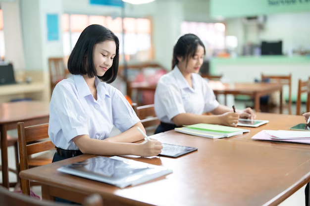 Phụ huynh c&oacute; con sắp thi v&agrave;o 10 đừng "NGHE ĐỒN" thế n&agrave;y nữa - Tai hại lắm!- Ảnh 1.