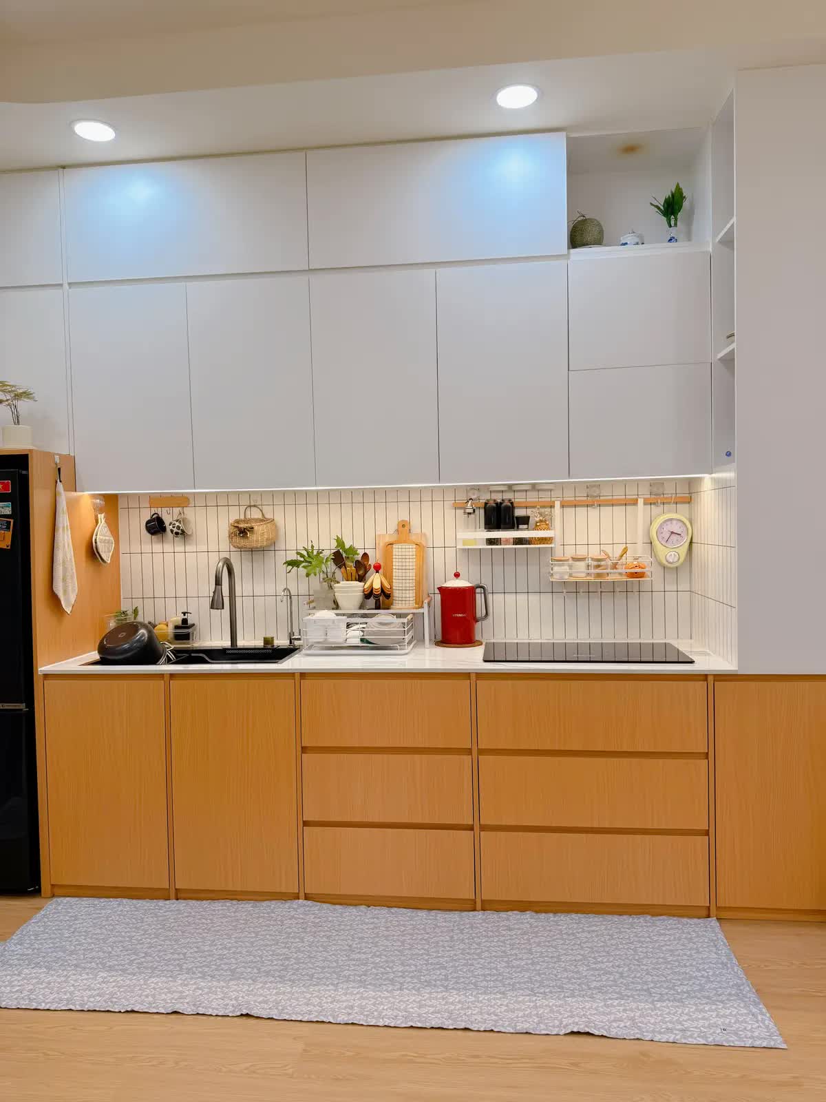 Căn bếp b&igrave;nh d&acirc;n m&agrave; đẹp m&ecirc; của vợ đảm S&agrave;i G&ograve;n: To&agrave;n đồ 10k - 30k ngo&agrave;i chợ, d&ugrave;ng bền năm n&agrave;y qua năm kh&aacute;c, nấu m&oacute;n g&igrave; cũng ngon- Ảnh 1.