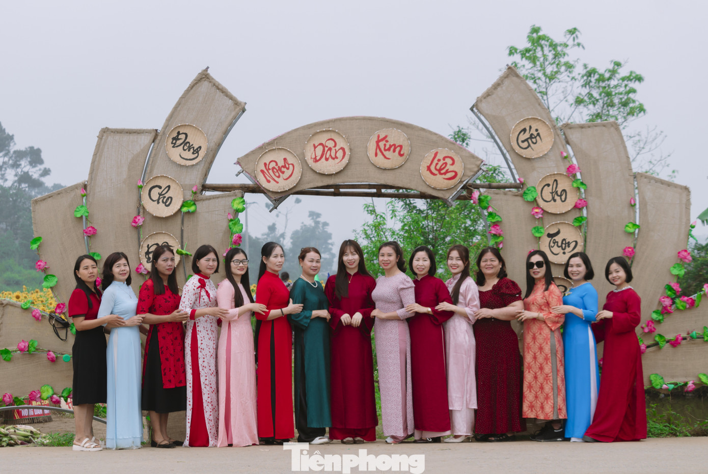 Bạn trẻ nườm nượp check-in vườn hoa hướng dương ở qu&ecirc; B&aacute;c- Ảnh 14.