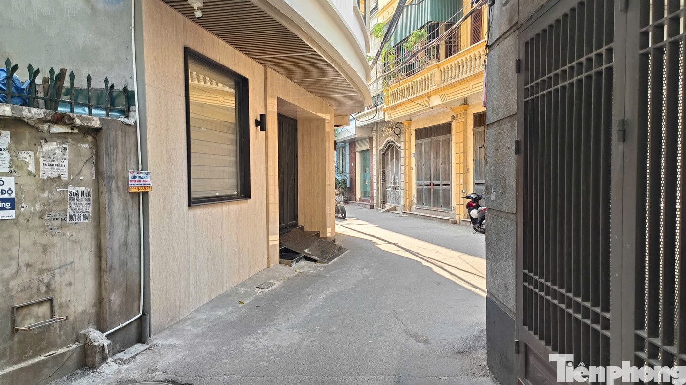 H&agrave; Nội: C&ocirc;ng an x&aacute;c minh vụ t&agrave;i xế &ocirc; t&ocirc; chọc thủng 2 b&aacute;nh xe SH để ven đường- Ảnh 2.