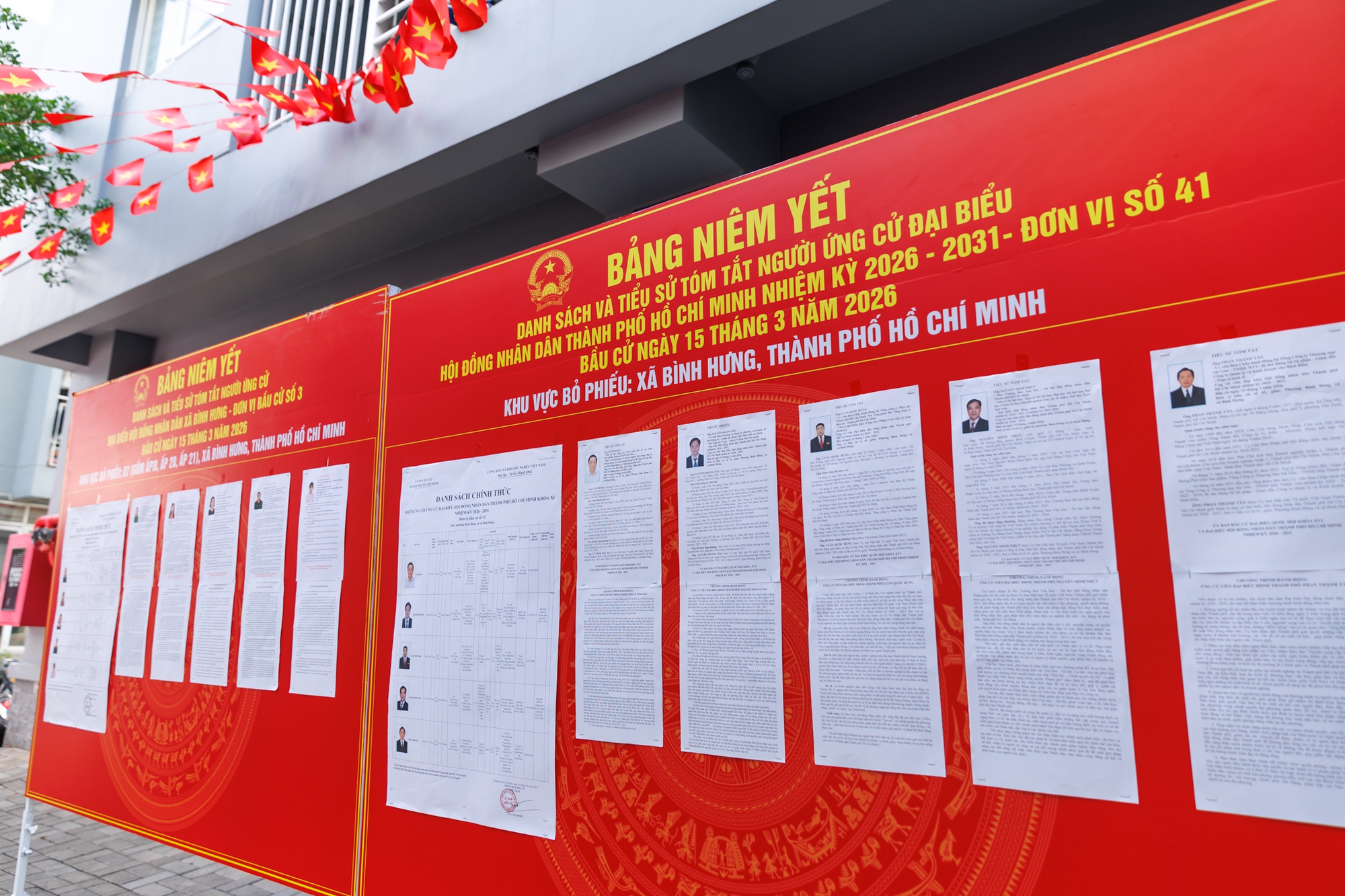 Th&agrave;nh phố rực đỏ cờ hoa, kh&ocirc;ng kh&iacute; Ng&agrave;y hội bầu cử đang đến rất gần!- Ảnh 24.