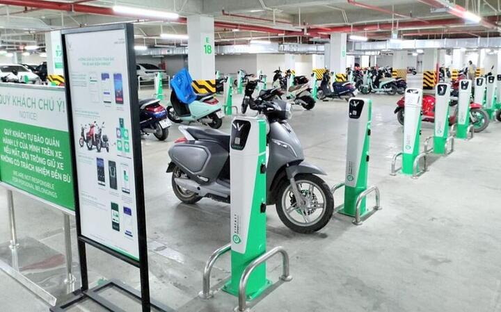 Gi&aacute; xăng tăng, nhiều người t&iacute;nh chuyển sang xe điện- Ảnh 2.