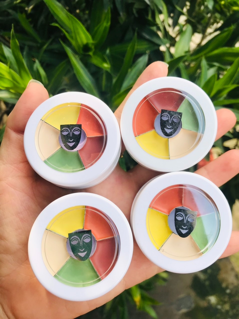 BTV l&agrave;m đẹp khuy&ecirc;n chị em d&ugrave;ng &ldquo;bảo bối&rdquo; n&agrave;y: Gi&uacute;p lớp makeup đẹp trong veo như tr&aacute;ng gương, nhan sắc thăng hạng v&ugrave; v&ugrave;- Ảnh 6.