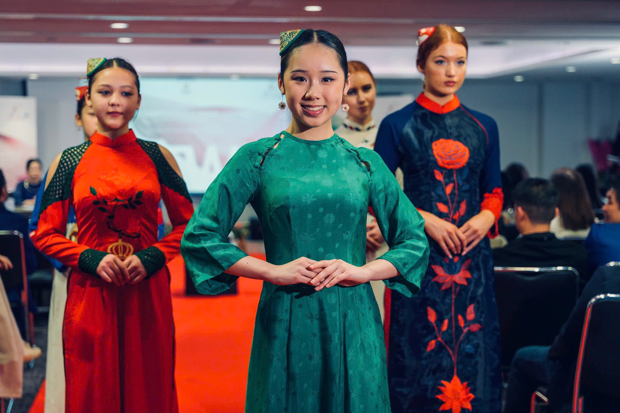 Kiều b&agrave;o về nước bầu cử: 'Cầm l&aacute; phiếu thấy r&otilde; tr&aacute;ch nhiệm với Tổ quốc'- Ảnh 4.