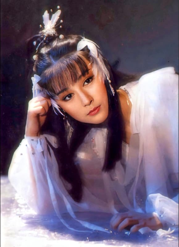 N&agrave;ng Tiểu Long Nữ độc th&acirc;n gần nửa thế kỷ, trẻ trung nhờ tập gym v&agrave;... chơi chứng kho&aacute;n- Ảnh 2.