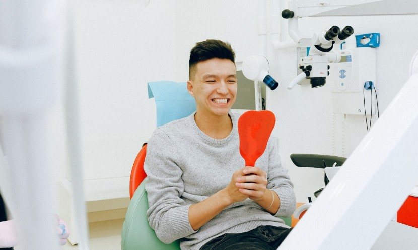 Sau tuổi 40 bạn đ&atilde; chọn đ&uacute;ng b&agrave;n chải đ&aacute;nh răng chưa? B&aacute;c sĩ chỉ th&ecirc;m một bước để bảo vệ răng miệng, tr&aacute;nh rụng răng- Ảnh 4.