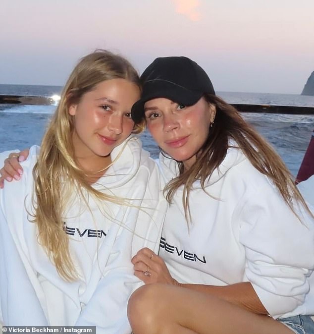 Tiểu thư Harper Beckham 14 tuổi xinh đẹp phổng phao, được v&iacute; như Kylie Jenner phi&ecirc;n bản Anh- Ảnh 4.