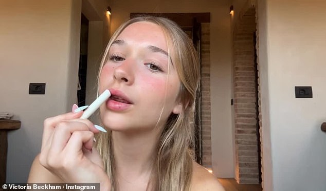 Tiểu thư Harper Beckham 14 tuổi xinh đẹp phổng phao, được v&iacute; như Kylie Jenner phi&ecirc;n bản Anh- Ảnh 1.