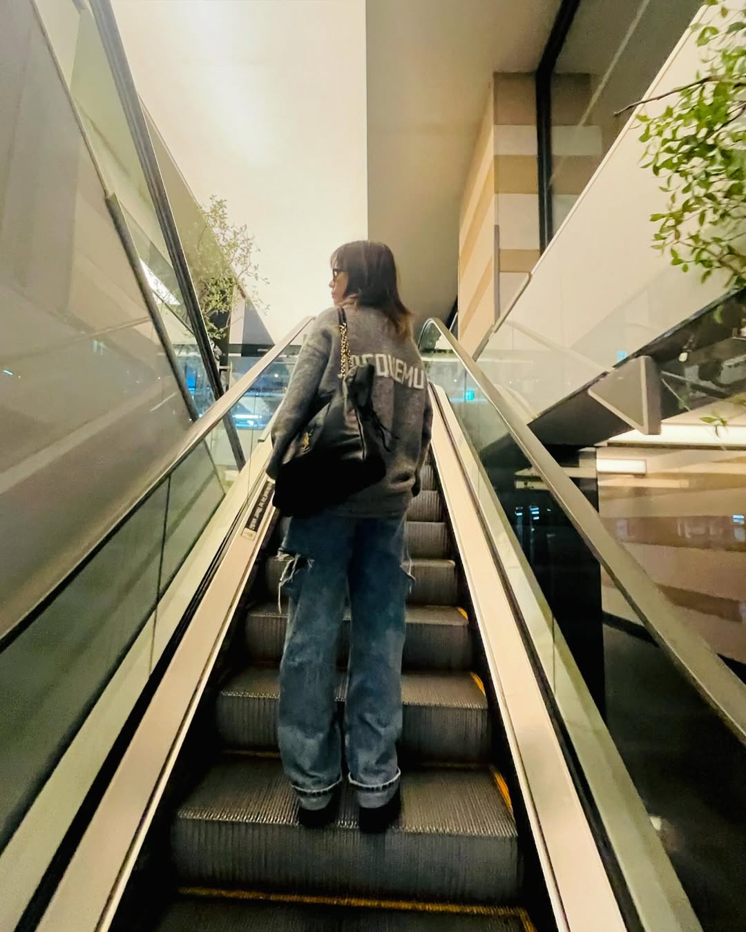 Ngắm tủ đồ của "mỹ nữ cười đẹp nhất showbiz": U40 vẫn s&agrave;nh điệu, kh&iacute; chất sao hạng A đ&uacute;ng nghĩa- Ảnh 9.