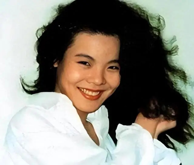 Vụt sáng sau 1 đêm, 5 năm sau, nữ ca sĩ chọn kết thúc đầy bi kịch: Lời tuyệt mệnh chỉ có 1 tiếng "MẸ"- Ảnh 1. Vụt sáng sau 1 đêm, 5 năm sau, nữ ca sĩ chọn kết thúc đầy bi kịch: Lời tuyệt mệnh chỉ có 1 tiếng "MẸ"- Ảnh 1.