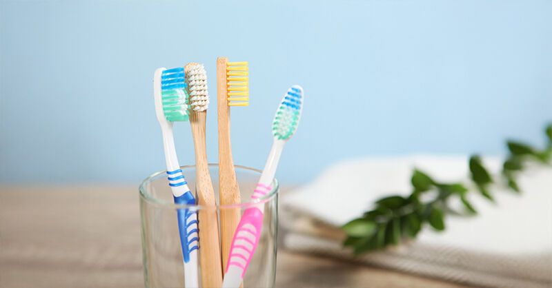 Sau tuổi 40 bạn đ&atilde; chọn đ&uacute;ng b&agrave;n chải đ&aacute;nh răng chưa? B&aacute;c sĩ chỉ th&ecirc;m một bước để bảo vệ răng miệng, tr&aacute;nh rụng răng- Ảnh 2.