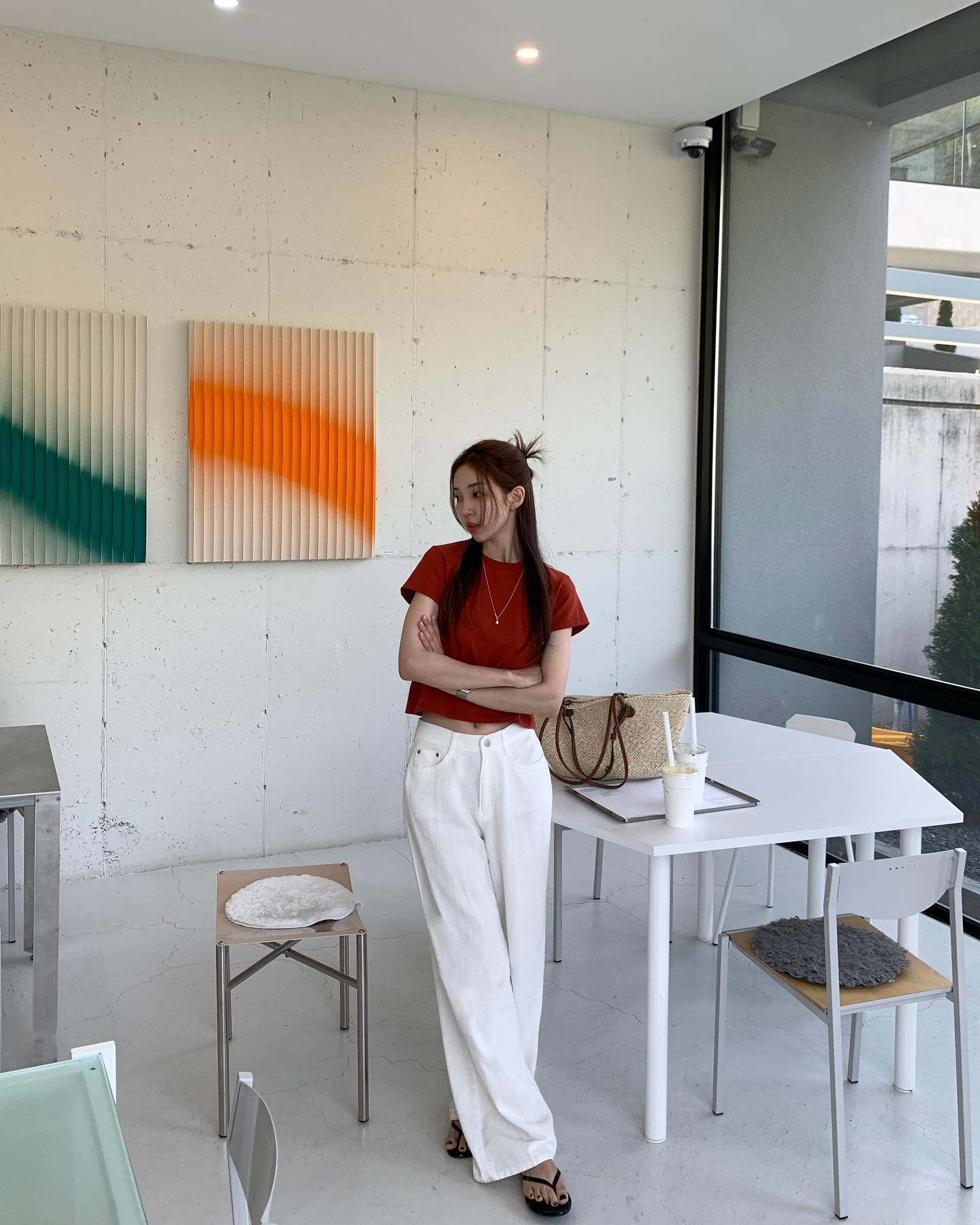 Si&ecirc;u b&iacute; k&iacute;p chọn &aacute;o m&ugrave;a h&egrave;: Cứ mang 5 gam m&agrave;u n&agrave;y l&agrave; mặc l&ecirc;n "auto" sang chảnh- Ảnh 4.