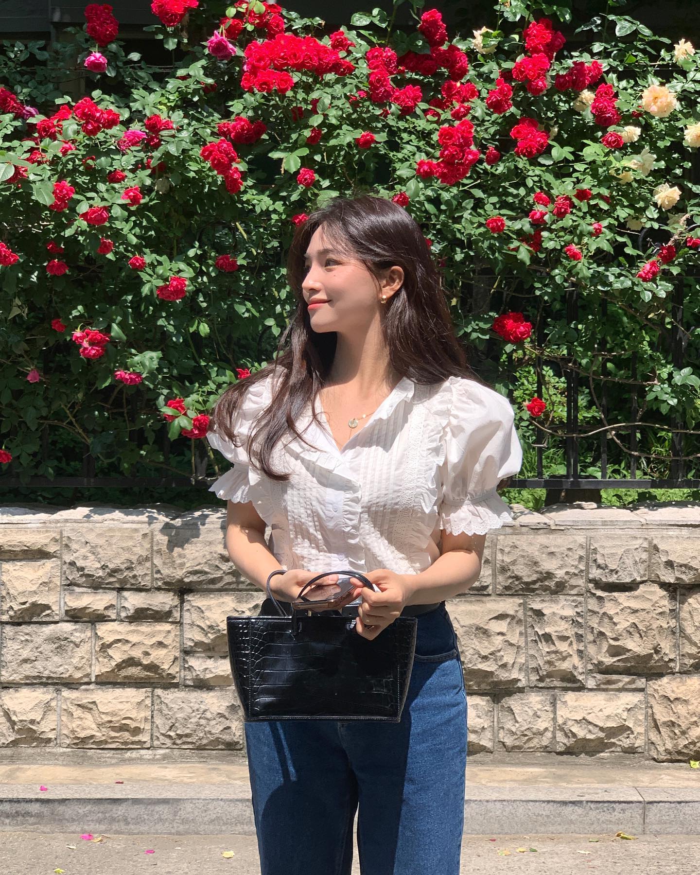 Si&ecirc;u b&iacute; k&iacute;p chọn &aacute;o m&ugrave;a h&egrave;: Cứ mang 5 gam m&agrave;u n&agrave;y l&agrave; mặc l&ecirc;n "auto" sang chảnh- Ảnh 1.