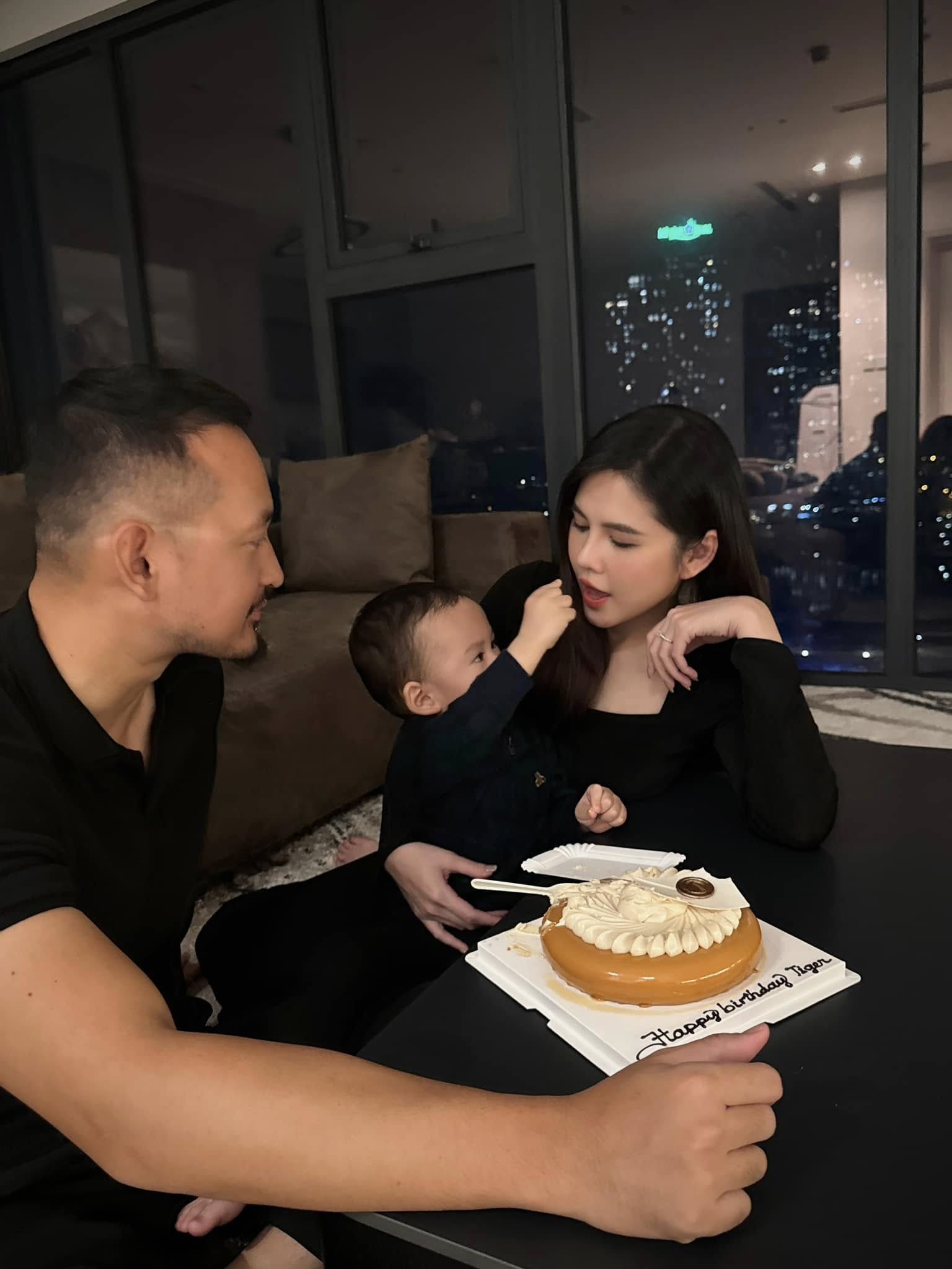 Cặp đ&ocirc;i &ldquo;qu&yacute; c&ocirc; độc th&acirc;n&rdquo; nổi tiếng đ&atilde; 11 năm: Nhan sắc hiện tại g&acirc;y bất ngờ lớn, cuộc sống ph&uacute; b&agrave; c&oacute; thiếu g&igrave; đ&acirc;u!- Ảnh 9.