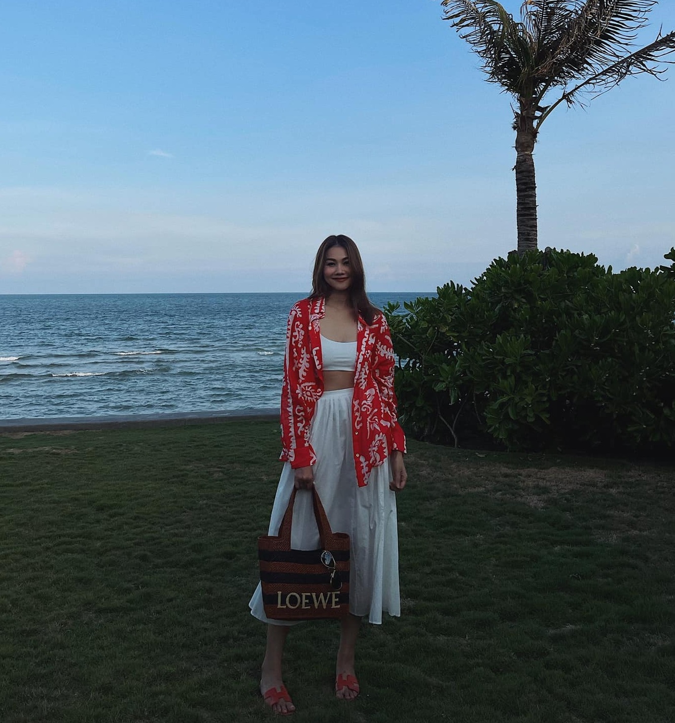 Ngắm m&atilde;i kh&ocirc;ng ch&aacute;n style đi du lịch của Phạm Thanh Hằng: Si&ecirc;u ăn ảnh v&agrave; bộ n&agrave;o cũng sang- Ảnh 4.