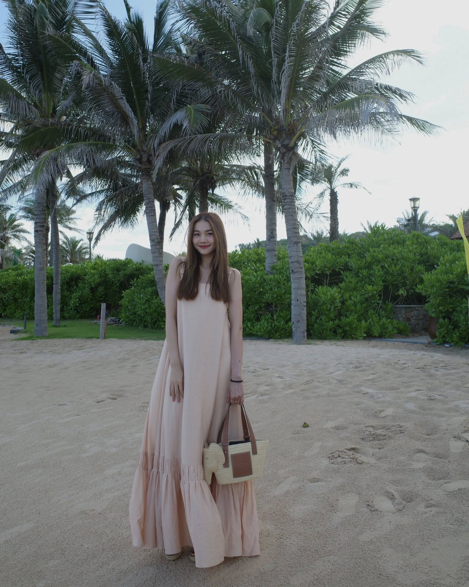 Ngắm m&atilde;i kh&ocirc;ng ch&aacute;n style đi du lịch của Phạm Thanh Hằng: Si&ecirc;u ăn ảnh v&agrave; bộ n&agrave;o cũng sang- Ảnh 10.