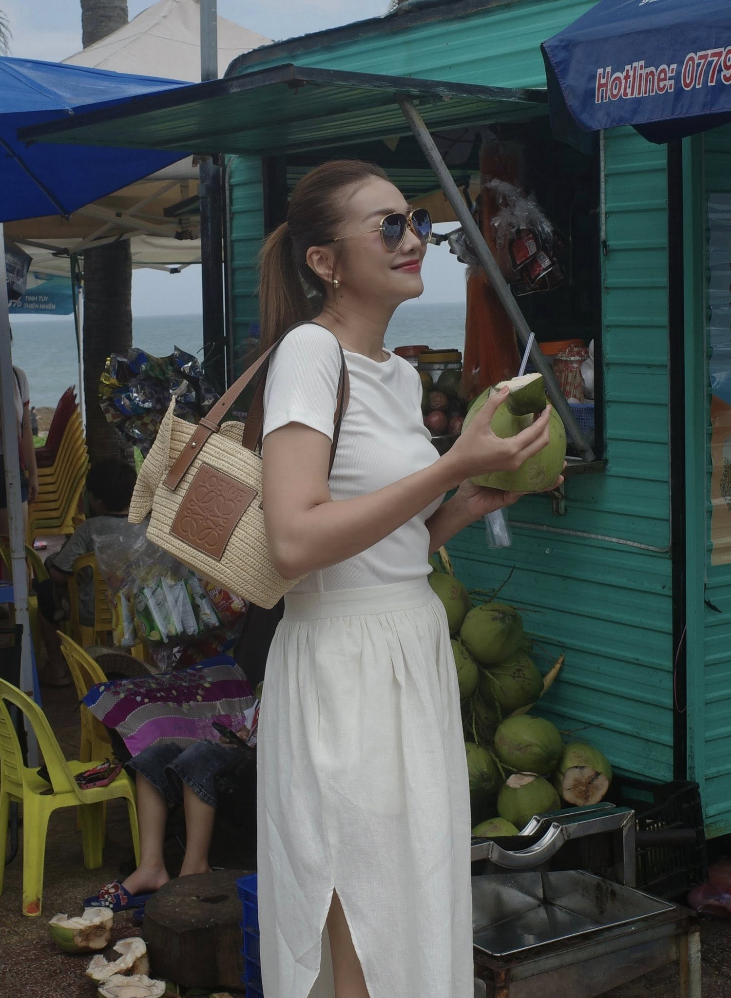 Ngắm m&atilde;i kh&ocirc;ng ch&aacute;n style đi du lịch của Phạm Thanh Hằng: Si&ecirc;u ăn ảnh v&agrave; bộ n&agrave;o cũng sang- Ảnh 1.