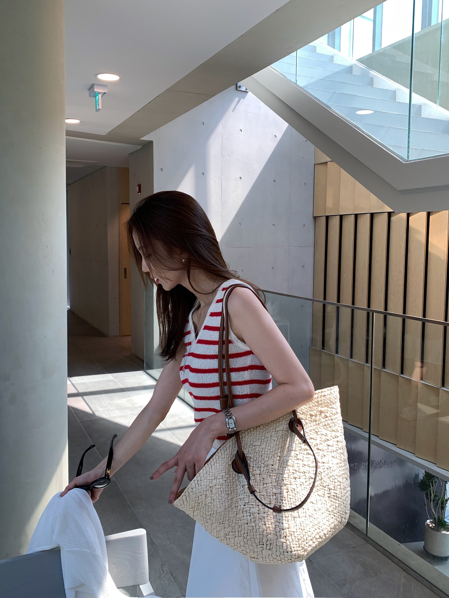 Si&ecirc;u b&iacute; k&iacute;p chọn &aacute;o m&ugrave;a h&egrave;: Cứ mang 5 gam m&agrave;u n&agrave;y l&agrave; mặc l&ecirc;n "auto" sang chảnh- Ảnh 3.