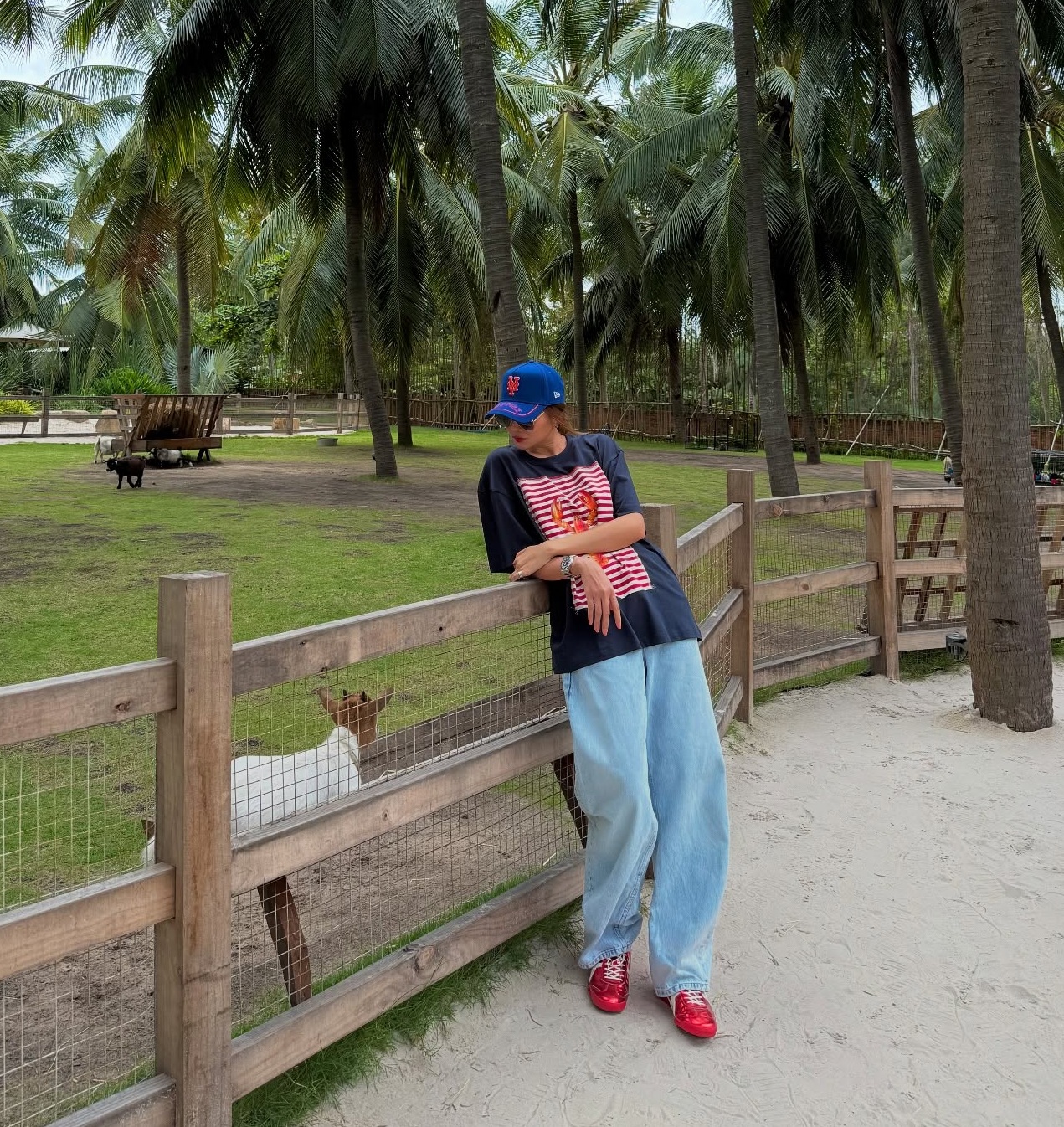 Ngắm m&atilde;i kh&ocirc;ng ch&aacute;n style đi du lịch của Phạm Thanh Hằng: Si&ecirc;u ăn ảnh v&agrave; bộ n&agrave;o cũng sang- Ảnh 7.