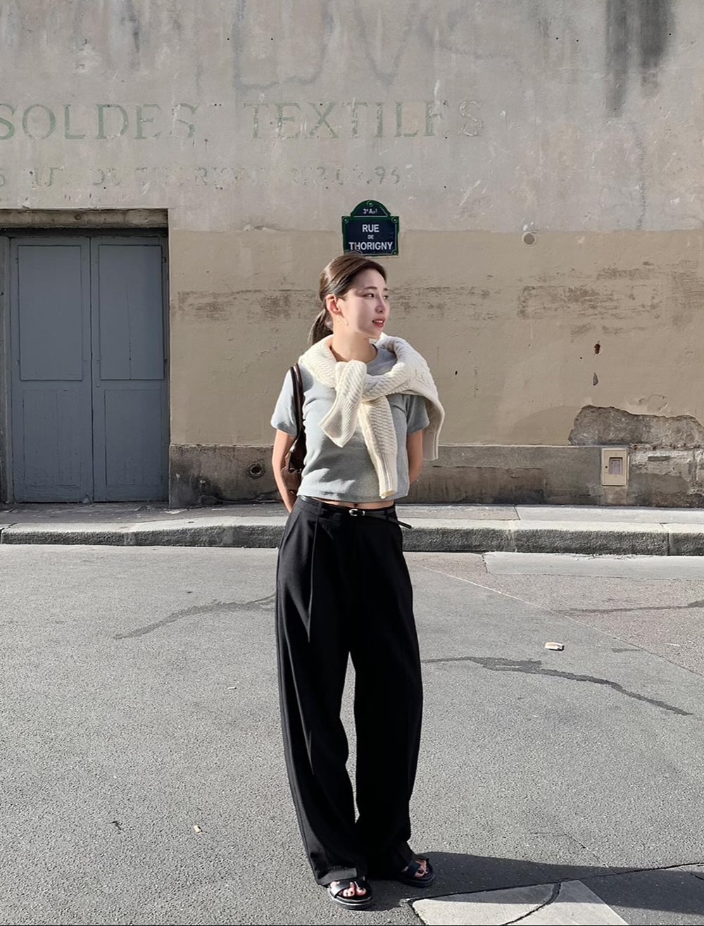 Si&ecirc;u b&iacute; k&iacute;p chọn &aacute;o m&ugrave;a h&egrave;: Cứ mang 5 gam m&agrave;u n&agrave;y l&agrave; mặc l&ecirc;n "auto" sang chảnh- Ảnh 7.