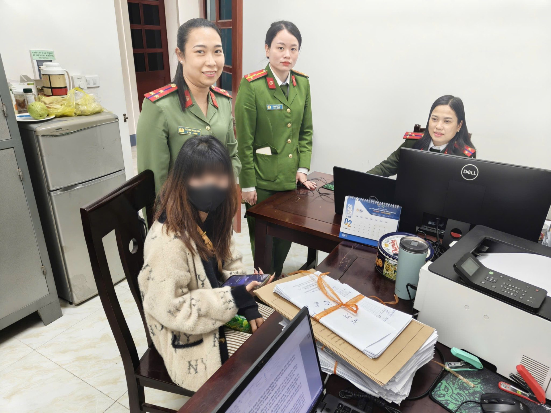 Gia đ&igrave;nh hoảng hốt khi con g&aacute;i &ldquo;mất t&iacute;ch&rdquo;, v&agrave;i ng&agrave;y sau lại xuất hiện ở một tỉnh c&aacute;ch xa h&agrave;ng trăm km: C&ocirc;ng an ph&aacute;t hiện điều bất thường- Ảnh 1.