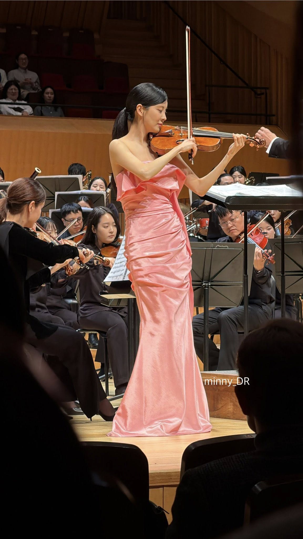 T&igrave;m đ&acirc;u ra cực phẩm như mỹ nh&acirc;n n&agrave;y: H&aacute;t hay học giỏi nức tiếng, 19 năm vẫn trẻ đẹp, &uacute;t cưng của cả showbiz- Ảnh 1.