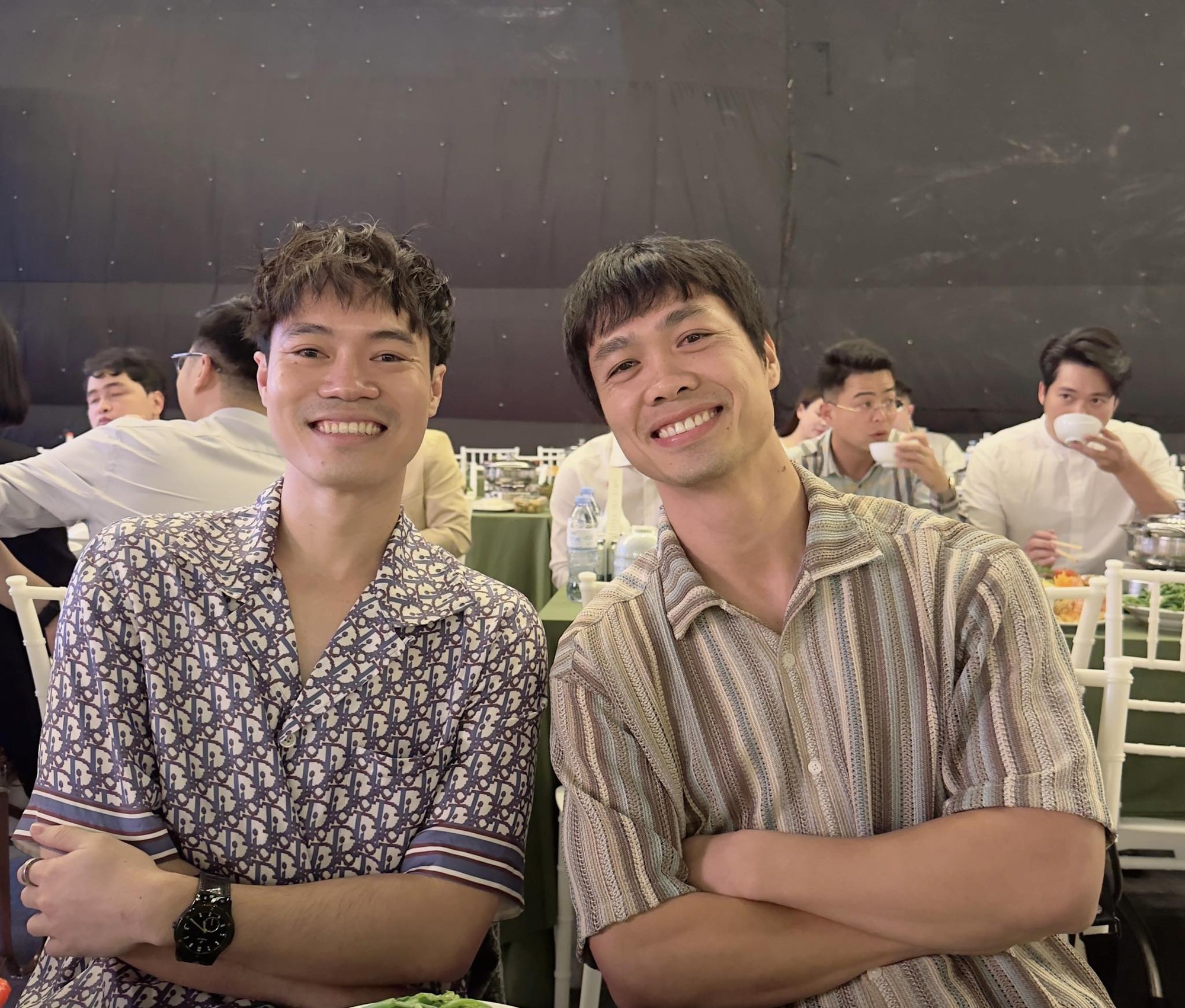 Hiếm hoi lắm mới thấy C&ocirc;ng Phượng, d&agrave;n tuyển thủ U19 Việt Nam g&acirc;y b&atilde;o năm n&agrave;o hội ngộ ở đ&aacute;m cưới Đức Huy- Ảnh 1.