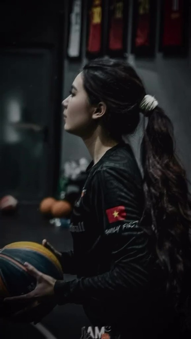 &ldquo;Nữ thần b&oacute;ng rổ&rdquo; Việt Nam bắn tiếng Anh nghe đ&atilde; tai, học trường quốc tế từ 3 tuổi c&oacute; kh&aacute;c!- Ảnh 6.