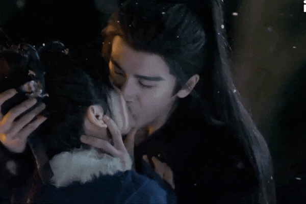 Ai cấm t&agrave;i tử n&agrave;y đ&oacute;ng cảnh h&ocirc;n gi&ugrave;m với: Đ&atilde; xấu lại c&ograve;n th&ocirc; bạo, nh&igrave;n m&ocirc;i nữ ch&iacute;nh l&agrave; biết đau đớn cỡ n&agrave;o- Ảnh 2.