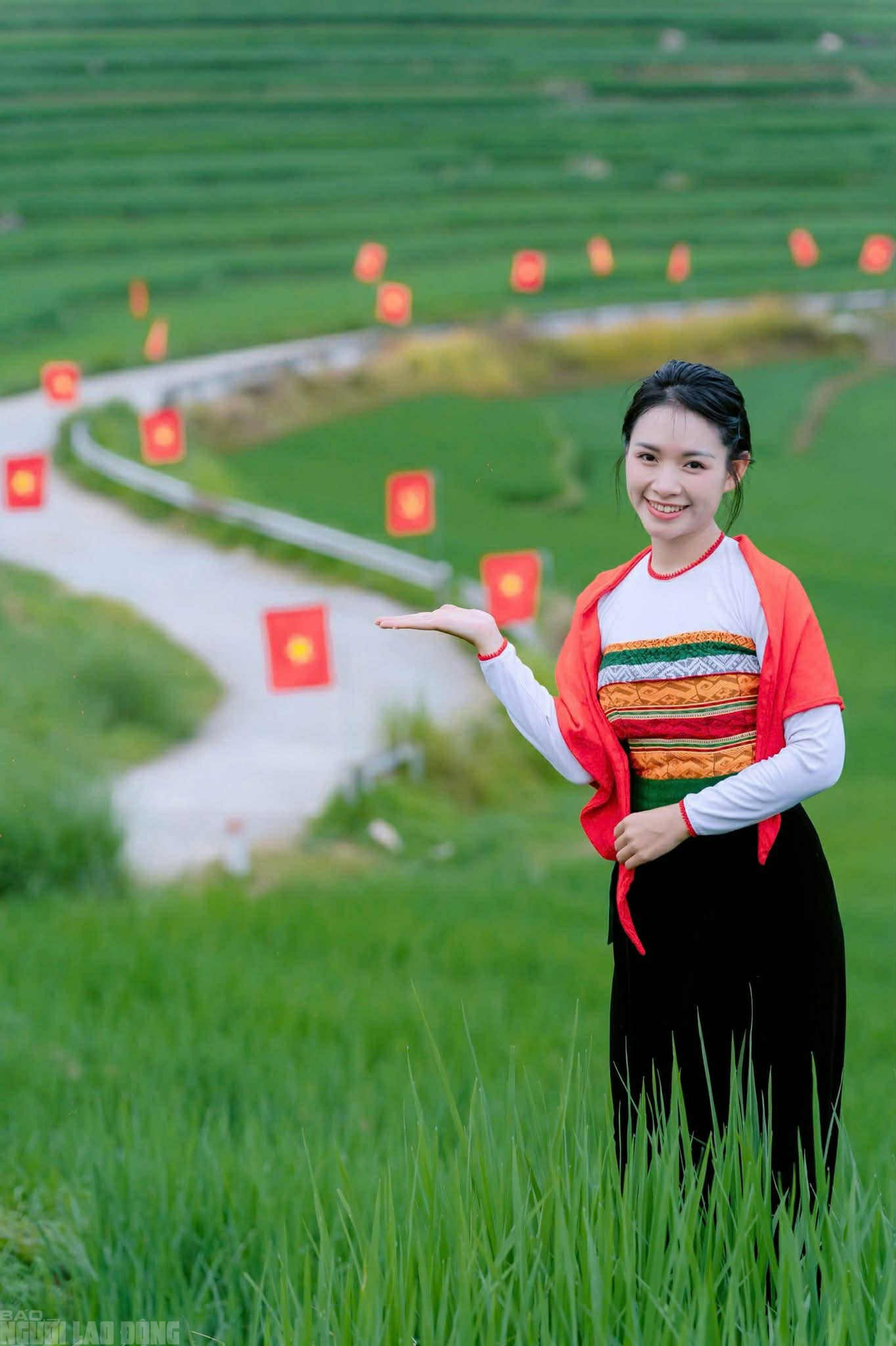 Điểm du lịch nổi tiếng ở Thanh H&oacute;a rực rỡ cờ Tổ quốc trước ng&agrave;y bầu cử- Ảnh 14.