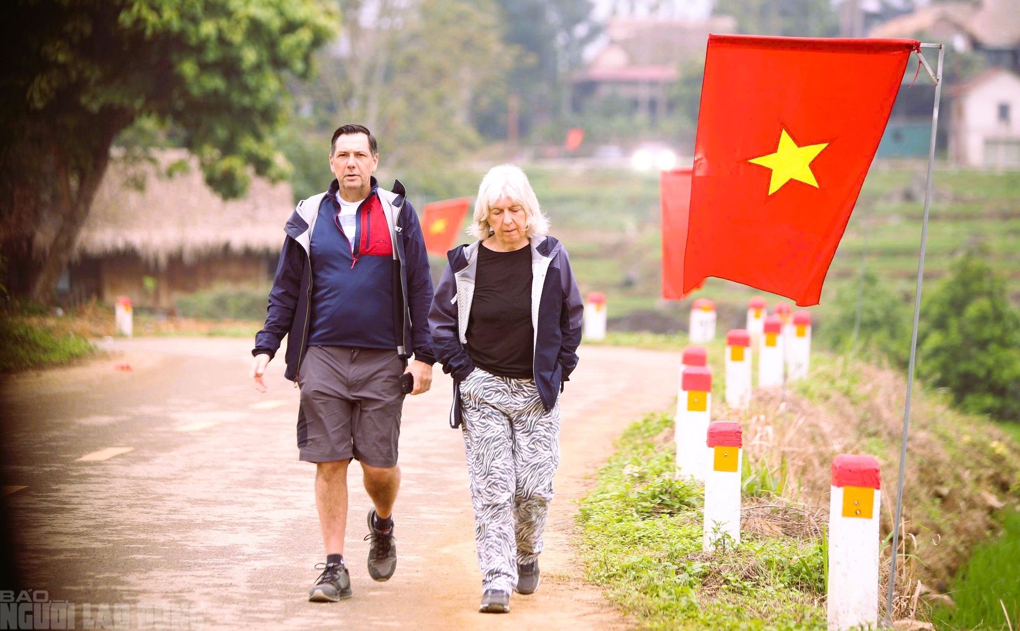 Điểm du lịch nổi tiếng ở Thanh H&oacute;a rực rỡ cờ Tổ quốc trước ng&agrave;y bầu cử- Ảnh 4.