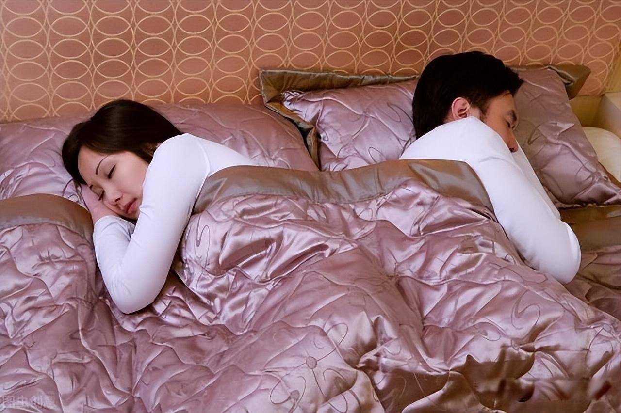 10 năm đợi chờ, vợ về nước "vỡ mộng" đ&ecirc;m t&acirc;n h&ocirc;n thứ hai: Sự thật phũ ph&agrave;ng đằng sau chiếc giường lạnh lẽo!- Ảnh 2.