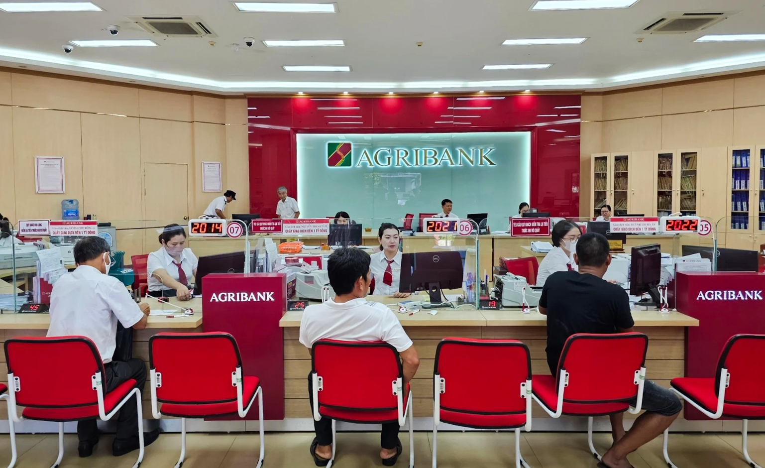Trước 20/4, người d&ugrave;ng Vietcombank, BIDV, Agribank, VietinBank... sau phải khai b&aacute;o t&agrave;i khoản ng&acirc;n h&agrave;ng- Ảnh 1.