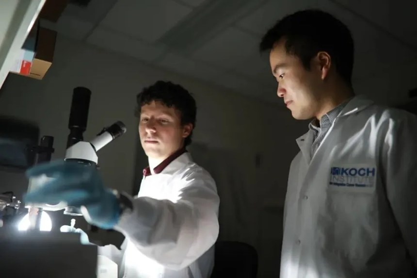 Bố mẹ l&agrave;m n&ocirc;ng, con trai tr&uacute;ng tuyển Harvard: Giờ l&agrave; CEO c&ocirc;ng ty c&ocirc;ng nghệ sinh học, doanh thu hơn 860 tỷ/ năm- Ảnh 3.