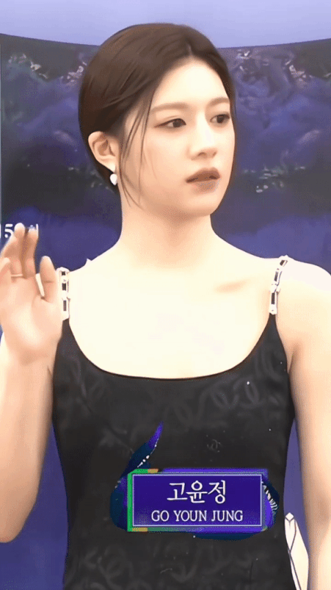 Mỹ nh&acirc;n "mặt kim cương" đẹp nhất showbiz cứ đi sự kiện l&agrave; lố thế n&agrave;y ư?- Ảnh 3.